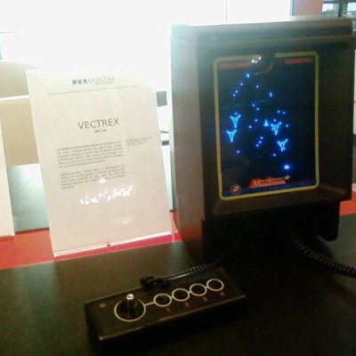 Vectrex, une console de légende pour de nombreux joueurs pas très frais aujourd'hui.
