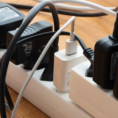 Illustration de l'article Piles, batteries, secteur: combien ça coûte de jouer sur PC ou consoles?