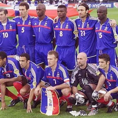L'image de 2002: l'équipe de France de tocards éliminée par le Sénégal et le Danemark.