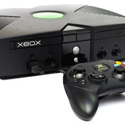 Ce design hideux dit «de pavé» lorsque Microsoft arriva au début du siècle dans le monde de la console.